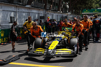 2024-05-26 - 81 PIASTRI Oscar (aus), McLaren F1 Team MCL38, starting grid during the Formula 1 Grand Prix de Monaco 2024, 8th round of the 2024 Formula One World Championship from May 23 to 26, 2024 on the Circuit de Monaco, in Monaco - F1 - MONACO GRAND PRIX 2024 - FORMULA 1 - MOTORS