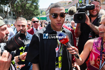 2024-05-26 - Kylian MBAPPE (fra) of PSG on the starting grid during the Formula 1 Grand Prix de Monaco 2024, 8th round of the 2024 Formula One World Championship from May 23 to 26, 2024 on the Circuit de Monaco, in Monaco - F1 - MONACO GRAND PRIX 2024 - FORMULA 1 - MOTORS