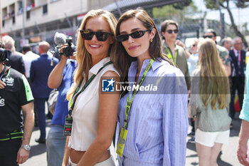 2024-05-26 - Rebecca Donaldson, model with a guest during the Formula 1 Grand Prix de Monaco 2024, 8th round of the 2024 Formula One World Championship from May 23 to 26, 2024 on the Circuit de Monaco, in Monaco - F1 - MONACO GRAND PRIX 2024 - FORMULA 1 - MOTORS