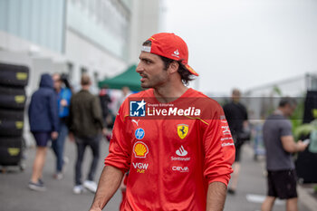 2024-06-06 - Carlos Sainz Jr. (ESP) - Scuderia Ferrari - Ferrari SF-24 - Ferrari waving the fans during Formula 1 Aws Grand Prix du Canada 2024, Montreal, Quebec, Canada, from Jun 6th to 9th - Rounfd 9 of 24 of 2024 F1 World Championship - FORMULA 1 AWS GRAND PRIX DU CANADA 2024 - FORMULA 1 - MOTORS