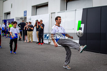 2024-06-06 - Daniel Ricciardo (AUS) - Visa Cash App RB F1 Team - RB VCARB01 - Honda RBPT playing soccer during Formula 1 Aws Grand Prix du Canada 2024, Montreal, Quebec, Canada, from Jun 6th to 9th - Rounfd 9 of 24 of 2024 F1 World Championship - FORMULA 1 AWS GRAND PRIX DU CANADA 2024 - FORMULA 1 - MOTORS