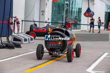 2024-06-06 - Oracle Red Bull Racing toy car in pitlane
during Formula 1 Aws Grand Prix du Canada 2024, Montreal, Quebec, Canada, from Jun 6th to 9th - Rounfd 9 of 24 of 2024 F1 World Championship - FORMULA 1 AWS GRAND PRIX DU CANADA 2024 - FORMULA 1 - MOTORS