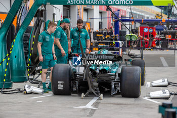 2024-06-06 - Aston Martin Aramco F1 Team working in pitlane and garage during Formula 1 Aws Grand Prix du Canada 2024, Montreal, Quebec, Canada, from Jun 6th to 9th - Rounfd 9 of 24 of 2024 F1 World Championship - FORMULA 1 AWS GRAND PRIX DU CANADA 2024 - FORMULA 1 - MOTORS