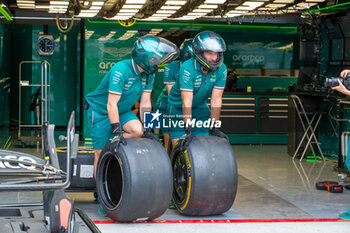 2024-06-06 - Aston Martin Aramco F1 Team working in pitlane and garage during Formula 1 Aws Grand Prix du Canada 2024, Montreal, Quebec, Canada, from Jun 6th to 9th - Rounfd 9 of 24 of 2024 F1 World Championship - FORMULA 1 AWS GRAND PRIX DU CANADA 2024 - FORMULA 1 - MOTORS