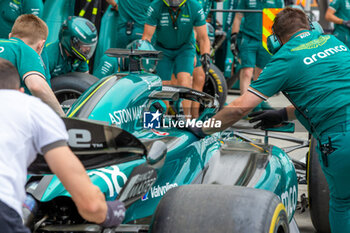 2024-06-06 - Aston Martin Aramco F1 Team working in pitlane and garage during Formula 1 Aws Grand Prix du Canada 2024, Montreal, Quebec, Canada, from Jun 6th to 9th - Rounfd 9 of 24 of 2024 F1 World Championship - FORMULA 1 AWS GRAND PRIX DU CANADA 2024 - FORMULA 1 - MOTORS