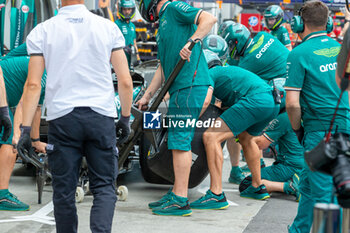 2024-06-06 - Aston Martin Aramco F1 Team working in pitlane and garage during Formula 1 Aws Grand Prix du Canada 2024, Montreal, Quebec, Canada, from Jun 6th to 9th - Rounfd 9 of 24 of 2024 F1 World Championship - FORMULA 1 AWS GRAND PRIX DU CANADA 2024 - FORMULA 1 - MOTORS