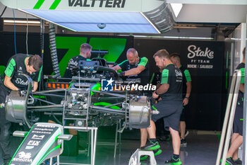 2024-06-06 - Stake F1 Team Kick Sauber garage details during Formula 1 Aws Grand Prix du Canada 2024, Montreal, Quebec, Canada, from Jun 6th to 9th - Rounfd 9 of 24 of 2024 F1 World Championship - FORMULA 1 AWS GRAND PRIX DU CANADA 2024 - FORMULA 1 - MOTORS