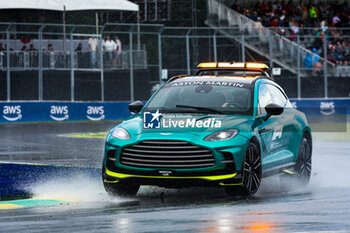 2024-06-07 - The FIA Aston Martin DBX707 Medical Car in action under the rain during the Formula 1 AWS Grand Prix du Canada 2024, 9th round of the 2024 Formula One World Championship from June 07 to 09, 2024 on the Circuit Gilles Villeneuve, in Montréal, Canada - F1 - CANADIAN GRAND PRIX 2024 - FORMULA 1 - MOTORS