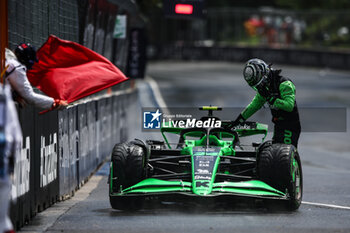 2024-06-07 - 24 ZHOU Guanyu (chi), Stake F1 Team Kick Sauber C44, action crash, accident, during the Formula 1 AWS Grand Prix du Canada 2024, 9th round of the 2024 Formula One World Championship from June 07 to 09, 2024 on the Circuit Gilles Villeneuve, in Montréal, Canada - F1 - CANADIAN GRAND PRIX 2024 - FORMULA 1 - MOTORS