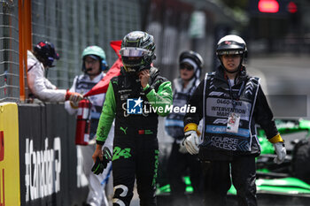 2024-06-07 - ZHOU Guanyu (chi), Stake F1 Team Kick Sauber C44, portrait marshall, commissaire de piste, marshal, marshalls, marshals crash, accident, during the Formula 1 AWS Grand Prix du Canada 2024, 9th round of the 2024 Formula One World Championship from June 07 to 09, 2024 on the Circuit Gilles Villeneuve, in Montréal, Canada - F1 - CANADIAN GRAND PRIX 2024 - FORMULA 1 - MOTORS