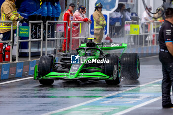 2024-06-07 - Zhou Guanyu (CHN) - Stake F1 Team Kick Sauber - Sauber C44 - Ferrari during Formula 1 Aws Grand Prix du Canada 2024, Montreal, Quebec, Canada, from Jun 6th to 9th - Rounfd 9 of 24 of 2024 F1 World Championship - FORMULA 1 AWS GRAND PRIX DU CANADA 2024 - FORMULA 1 - MOTORS