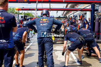 2024-06-07 - Oracle Red Bull Racing pit crew
during Formula 1 Aws Grand Prix du Canada 2024, Montreal, Quebec, Canada, from Jun 6th to 9th - Rounfd 9 of 24 of 2024 F1 World Championship - FORMULA 1 AWS GRAND PRIX DU CANADA 2024 - FORMULA 1 - MOTORS