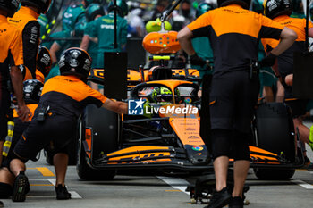 2024-06-08 - 04 NORRIS Lando (gbr), McLaren F1 Team MCL38, action pitstop during the Formula 1 AWS Grand Prix du Canada 2024, 9th round of the 2024 Formula One World Championship from June 07 to 09, 2024 on the Circuit Gilles Villeneuve, in Montréal, Canada - F1 - CANADIAN GRAND PRIX 2024 - FORMULA 1 - MOTORS