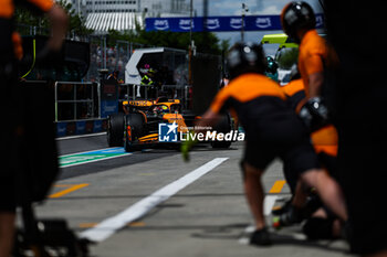 2024-06-08 - 81 PIASTRI Oscar (aus), McLaren F1 Team MCL38, action pitstop during the Formula 1 AWS Grand Prix du Canada 2024, 9th round of the 2024 Formula One World Championship from June 07 to 09, 2024 on the Circuit Gilles Villeneuve, in Montréal, Canada - F1 - CANADIAN GRAND PRIX 2024 - FORMULA 1 - MOTORS