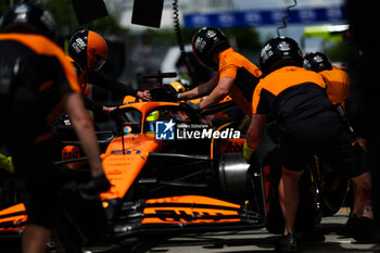 2024-06-08 - 81 PIASTRI Oscar (aus), McLaren F1 Team MCL38, action pitstop during the Formula 1 AWS Grand Prix du Canada 2024, 9th round of the 2024 Formula One World Championship from June 07 to 09, 2024 on the Circuit Gilles Villeneuve, in Montréal, Canada - F1 - CANADIAN GRAND PRIX 2024 - FORMULA 1 - MOTORS