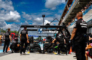 2024-06-08 - 63 RUSSELL George (gbr), Mercedes AMG F1 Team W15, action mechanic, mecanicien, mechanics during the Formula 1 AWS Grand Prix du Canada 2024, 9th round of the 2024 Formula One World Championship from June 07 to 09, 2024 on the Circuit Gilles Villeneuve, in Montréal, Canada - F1 - CANADIAN GRAND PRIX 2024 - FORMULA 1 - MOTORS