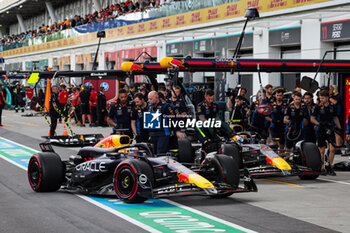 2024-06-08 - 01 VERSTAPPEN Max (nld), Red Bull Racing RB20, 11 PEREZ Sergio (mex), Red Bull Racing RB20, action pitlane during the Formula 1 AWS Grand Prix du Canada 2024, 9th round of the 2024 Formula One World Championship from June 07 to 09, 2024 on the Circuit Gilles Villeneuve, in Montréal, Canada - F1 - CANADIAN GRAND PRIX 2024 - FORMULA 1 - MOTORS