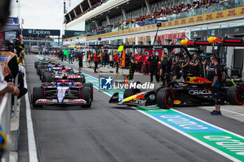 2024-06-08 - 22 TSUNODA Yuki (jap), Visa Cash App RB F1 Team VCARB 01, 01 VERSTAPPEN Max (nld), Red Bull Racing RB20, action pitlane during the Formula 1 AWS Grand Prix du Canada 2024, 9th round of the 2024 Formula One World Championship from June 07 to 09, 2024 on the Circuit Gilles Villeneuve, in Montréal, Canada - F1 - CANADIAN GRAND PRIX 2024 - FORMULA 1 - MOTORS