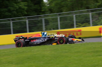 2024-06-08 - 01 VERSTAPPEN Max (nld), Red Bull Racing RB20, action during the Formula 1 AWS Grand Prix du Canada 2024, 9th round of the 2024 Formula One World Championship from June 07 to 09, 2024 on the Circuit Gilles Villeneuve, in Montréal, Canada - F1 - CANADIAN GRAND PRIX 2024 - FORMULA 1 - MOTORS