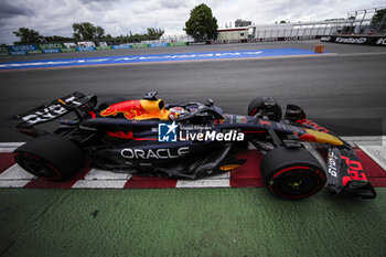 2024-06-08 - 01 VERSTAPPEN Max (nld), Red Bull Racing RB20, action during the Formula 1 AWS Grand Prix du Canada 2024, 9th round of the 2024 Formula One World Championship from June 07 to 09, 2024 on the Circuit Gilles Villeneuve, in Montréal, Canada - F1 - CANADIAN GRAND PRIX 2024 - FORMULA 1 - MOTORS