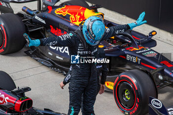 2024-06-08 - Pole sitte George Russell (GBR) - Mercedes-AMG PETRONAS F1 Team - Mercedes W15 - Mercedes E Performance
during Formula 1 Aws Grand Prix du Canada 2024, Montreal, Quebec, Canada, from Jun 6th to 9th - Round 9 of 24 of 2024 F1 World Championship - FORMULA 1 AWS GRAND PRIX DU CANADA 2024 - FORMULA 1 - MOTORS