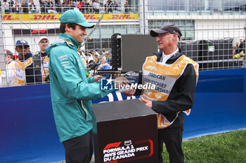 2024-06-09 - STROLL Lance (can), Aston Martin F1 Team AMR24, portrait with Marshal Trophy Award during the Formula 1 AWS Grand Prix du Canada 2024, 9th round of the 2024 Formula One World Championship from June 07 to 09, 2024 on the Circuit Gilles Villeneuve, in Montréal, Canada - F1 - CANADIAN GRAND PRIX 2024 - FORMULA 1 - MOTORS