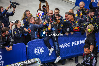2024-06-09 - VERSTAPPEN Max (ned), Red Bull Racing RB20, portrait celebrate his win during the Formula 1 AWS Grand Prix du Canada 2024, 9th round of the 2024 Formula One World Championship from June 07 to 09, 2024 on the Circuit Gilles Villeneuve, in Montréal, Canada - F1 - CANADIAN GRAND PRIX 2024 - FORMULA 1 - MOTORS