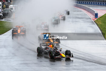 2024-06-09 - start of the race, depart, 01 VERSTAPPEN Max (nld), Red Bull Racing RB20, action 04 NORRIS Lando (gbr), McLaren F1 Team MCL38, action during the Formula 1 AWS Grand Prix du Canada 2024, 9th round of the 2024 Formula One World Championship from June 07 to 09, 2024 on the Circuit Gilles Villeneuve, in Montréal, Canada - F1 - CANADIAN GRAND PRIX 2024 - FORMULA 1 - MOTORS
