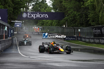 2024-06-09 - 01 VERSTAPPEN Max (nld), Red Bull Racing RB20, action 63 RUSSELL George (gbr), Mercedes AMG F1 Team W15, action during the Formula 1 AWS Grand Prix du Canada 2024, 9th round of the 2024 Formula One World Championship from June 07 to 09, 2024 on the Circuit Gilles Villeneuve, in Montréal, Canada - F1 - CANADIAN GRAND PRIX 2024 - FORMULA 1 - MOTORS