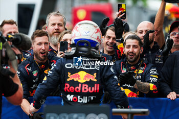 2024-06-09 - VERSTAPPEN Max (ned), Red Bull Racing RB20, portrait celebrating victory during the Formula 1 AWS Grand Prix du Canada 2024, 9th round of the 2024 Formula One World Championship from June 07 to 09, 2024 on the Circuit Gilles Villeneuve, in Montréal, Canada - F1 - CANADIAN GRAND PRIX 2024 - FORMULA 1 - MOTORS