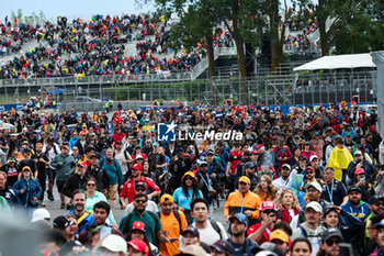 2024-06-09 - Fans invading the track, piste, during the Formula 1 AWS Grand Prix du Canada 2024, 9th round of the 2024 Formula One World Championship from June 07 to 09, 2024 on the Circuit Gilles Villeneuve, in Montréal, Canada - F1 - CANADIAN GRAND PRIX 2024 - FORMULA 1 - MOTORS