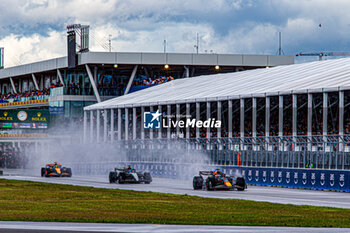 2024-06-09 - BATTLE FOR WIN George Russell (GBR) - Mercedes-AMG PETRONAS F1 Team - Mercedes W15 - Mercedes E PerformanceLando Norris (GBR) - McLaren Formula 1 Team - McLaren MCL38 - Mercedes


during Formula 1 Aws Grand Prix du Canada 2024, Montreal, Quebec, Canada, from Jun 6th to 9th - Round 9 of 24 of 2024 F1 World Championship - FORMULA 1 AWS GRAND PRIX DU CANADA 2024 - FORMULA 1 - MOTORS