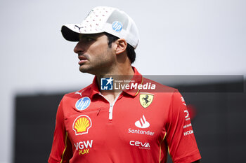 2024-06-20 - SAINZ Carlos (spa), Scuderia Ferrari SF-24, portrait during the Formula 1 Aramco Gran Premio de Espana 2024, 10th round of the 2024 Formula One World Championship from June 21 to 23, 2024 on the Circuit de Barcelona-Catalunya, in Montmeló, Spain - F1 - SPANISH GRAND PRIX 2024 - FORMULA 1 - MOTORS