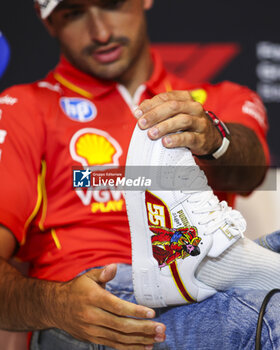 2024-06-20 - SAINZ Carlos (spa), Scuderia Ferrari SF-24, portrait during the Formula 1 Aramco Gran Premio de Espana 2024, 10th round of the 2024 Formula One World Championship from June 21 to 23, 2024 on the Circuit de Barcelona-Catalunya, in Montmeló, Spain - F1 - SPANISH GRAND PRIX 2024 - FORMULA 1 - MOTORS