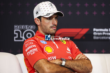 2024-06-20 - SAINZ Carlos (spa), Scuderia Ferrari SF-24, portrait during the Formula 1 Aramco Gran Premio de Espana 2024, 10th round of the 2024 Formula One World Championship from June 21 to 23, 2024 on the Circuit de Barcelona-Catalunya, in Montmeló, Spain - F1 - SPANISH GRAND PRIX 2024 - FORMULA 1 - MOTORS