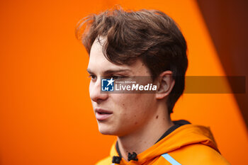 2024-06-20 - PIASTRI Oscar (aus), McLaren F1 Team MCL38, portrait during the Formula 1 Aramco Gran Premio de Espana 2024, 10th round of the 2024 Formula One World Championship from June 21 to 23, 2024 on the Circuit de Barcelona-Catalunya, in Montmeló, Spain - F1 - SPANISH GRAND PRIX 2024 - FORMULA 1 - MOTORS