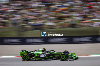 2024-06-21 - 24 ZHOU Guanyu (chi), Stake F1 Team Kick Sauber C44, action during the Formula 1 Aramco Gran Premio de Espana 2024, 10th round of the 2024 Formula One World Championship from June 21 to 23, 2024 on the Circuit de Barcelona-Catalunya, in Montmeló, Spain - F1 - SPANISH GRAND PRIX 2024 - FORMULA 1 - MOTORS