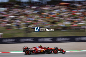 2024-06-21 - 55 SAINZ Carlos (spa), Scuderia Ferrari SF-24, action during the Formula 1 Aramco Gran Premio de Espana 2024, 10th round of the 2024 Formula One World Championship from June 21 to 23, 2024 on the Circuit de Barcelona-Catalunya, in Montmeló, Spain - F1 - SPANISH GRAND PRIX 2024 - FORMULA 1 - MOTORS