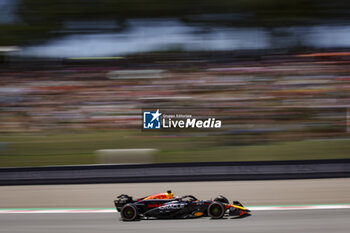 2024-06-21 - 01 VERSTAPPEN Max (nld), Red Bull Racing RB20, action during the Formula 1 Aramco Gran Premio de Espana 2024, 10th round of the 2024 Formula One World Championship from June 21 to 23, 2024 on the Circuit de Barcelona-Catalunya, in Montmeló, Spain - F1 - SPANISH GRAND PRIX 2024 - FORMULA 1 - MOTORS