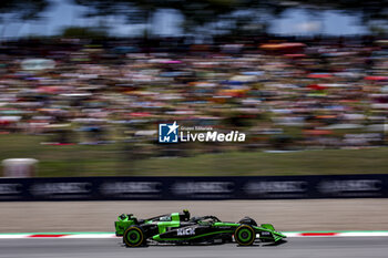 2024-06-21 - 24 ZHOU Guanyu (chi), Stake F1 Team Kick Sauber C44, action during the Formula 1 Aramco Gran Premio de Espana 2024, 10th round of the 2024 Formula One World Championship from June 21 to 23, 2024 on the Circuit de Barcelona-Catalunya, in Montmeló, Spain - F1 - SPANISH GRAND PRIX 2024 - FORMULA 1 - MOTORS