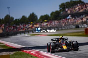 2024-06-21 - 11 PEREZ Sergio (mex), Red Bull Racing RB20, action during the Formula 1 Aramco Gran Premio de Espana 2024, 10th round of the 2024 Formula One World Championship from June 21 to 23, 2024 on the Circuit de Barcelona-Catalunya, in Montmeló, Spain - F1 - SPANISH GRAND PRIX 2024 - FORMULA 1 - MOTORS