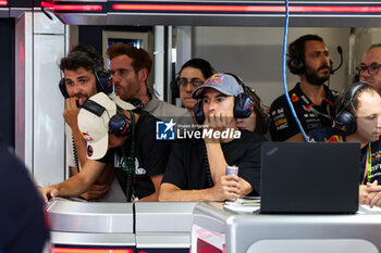 2024-06-21 - MotoGP rider Marc Marquez in the Red Bull Racing garage, box, during the Formula 1 Aramco Gran Premio de Espana 2024, 10th round of the 2024 Formula One World Championship from June 21 to 23, 2024 on the Circuit de Barcelona-Catalunya, in Montmeló, Spain - F1 - SPANISH GRAND PRIX 2024 - FORMULA 1 - MOTORS