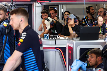 2024-06-21 - MotoGP rider Marc Marquez in the Red Bull Racing garage, box, during the Formula 1 Aramco Gran Premio de Espana 2024, 10th round of the 2024 Formula One World Championship from June 21 to 23, 2024 on the Circuit de Barcelona-Catalunya, in Montmeló, Spain - F1 - SPANISH GRAND PRIX 2024 - FORMULA 1 - MOTORS