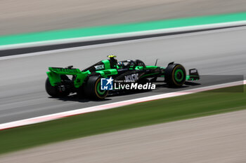 2024-06-21 - 24 ZHOU Guanyu (chi), Stake F1 Team Kick Sauber C44, action during the Formula 1 Aramco Gran Premio de Espana 2024, 10th round of the 2024 Formula One World Championship from June 21 to 23, 2024 on the Circuit de Barcelona-Catalunya, in Montmeló, Spain - F1 - SPANISH GRAND PRIX 2024 - FORMULA 1 - MOTORS