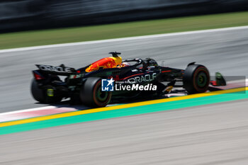 2024-06-21 - 11 PEREZ Sergio (mex), Red Bull Racing RB20, action during the Formula 1 Aramco Gran Premio de Espana 2024, 10th round of the 2024 Formula One World Championship from June 21 to 23, 2024 on the Circuit de Barcelona-Catalunya, in Montmeló, Spain - F1 - SPANISH GRAND PRIX 2024 - FORMULA 1 - MOTORS