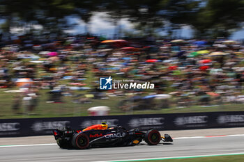 2024-06-21 - 11 PEREZ Sergio (mex), Red Bull Racing RB20, action during the Formula 1 Aramco Gran Premio de Espana 2024, 10th round of the 2024 Formula One World Championship from June 21 to 23, 2024 on the Circuit de Barcelona-Catalunya, in Montmeló, Spain - F1 - SPANISH GRAND PRIX 2024 - FORMULA 1 - MOTORS