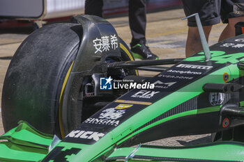 2024-06-21 - Stake F1 Team Kick Sauber C44, mechanical detail, front suspension during the Formula 1 Aramco Gran Premio de Espana 2024, 10th round of the 2024 Formula One World Championship from June 21 to 23, 2024 on the Circuit de Barcelona-Catalunya, in Montmeló, Spain - F1 - SPANISH GRAND PRIX 2024 - FORMULA 1 - MOTORS