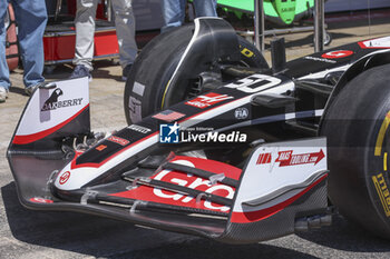 2024-06-21 - Haas F1 Team VF-24 Ferrari, Mechanical detail, front wing during the Formula 1 Aramco Gran Premio de Espana 2024, 10th round of the 2024 Formula One World Championship from June 21 to 23, 2024 on the Circuit de Barcelona-Catalunya, in Montmeló, Spain - F1 - SPANISH GRAND PRIX 2024 - FORMULA 1 - MOTORS