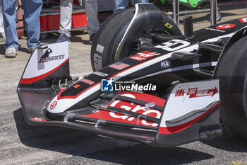 2024-06-21 - Haas F1 Team VF-24 Ferrari, Mechanical detail, front wing during the Formula 1 Aramco Gran Premio de Espana 2024, 10th round of the 2024 Formula One World Championship from June 21 to 23, 2024 on the Circuit de Barcelona-Catalunya, in Montmeló, Spain - F1 - SPANISH GRAND PRIX 2024 - FORMULA 1 - MOTORS