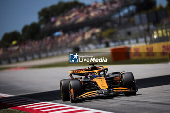 2024-06-21 - 81 PIASTRI Oscar (aus), McLaren F1 Team MCL38, actionç during the Formula 1 Aramco Gran Premio de Espana 2024, 10th round of the 2024 Formula One World Championship from June 21 to 23, 2024 on the Circuit de Barcelona-Catalunya, in Montmeló, Spain - F1 - SPANISH GRAND PRIX 2024 - FORMULA 1 - MOTORS